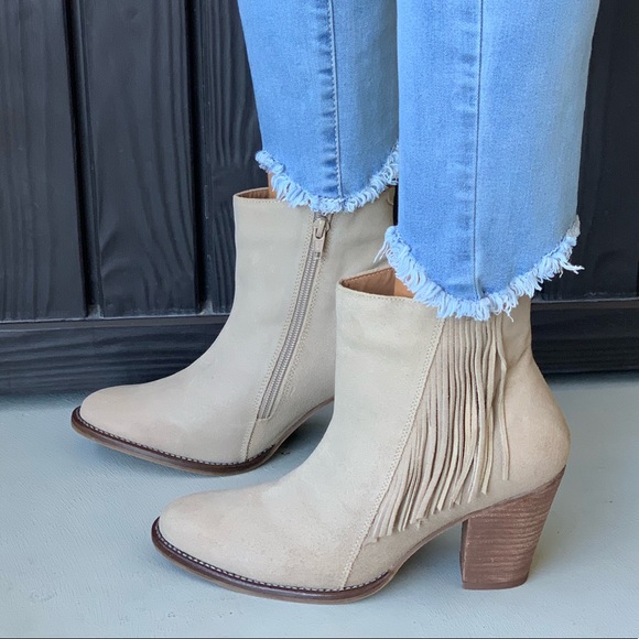 NIB Cream Leather Fringe Block Heel Ankle Bootie - Picture 4 of 8